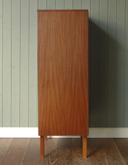 シンプルで飽きがこないAUTIN SUITEのアンティークチェスト