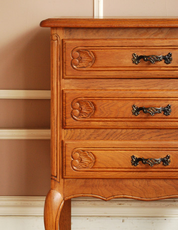 j-1038-f アンティークチェスト(ナイトテーブル)のアップ