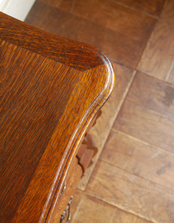 j-1072-f アンティークチェスト（コモード）の角