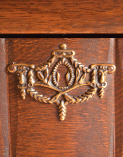 j-1144-f アンティークチェストの装飾
