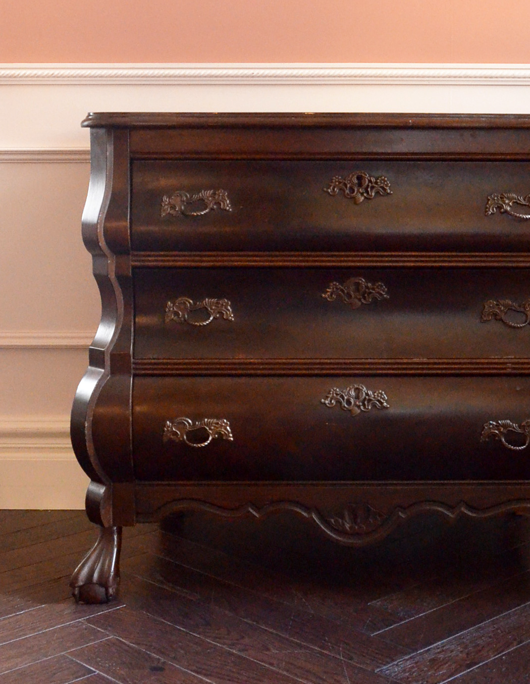 j-1146-f アンティークチェストのアップ