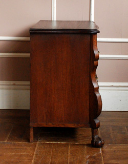 j-1150-f アンティークチェストの横