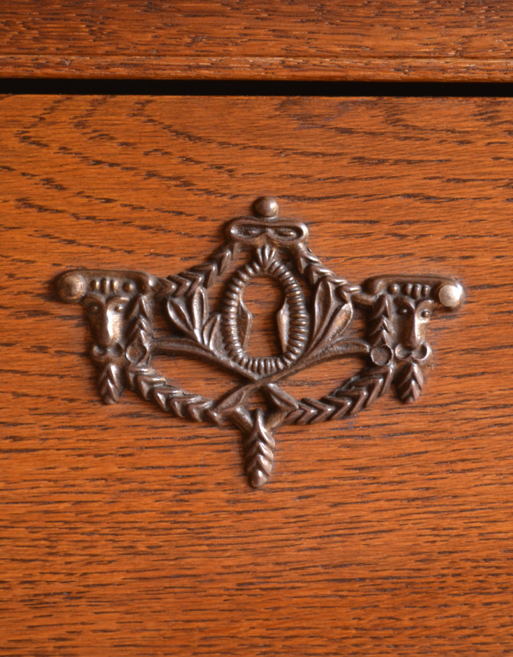 j-1153-f アンティークチェスト(コモード)の装飾