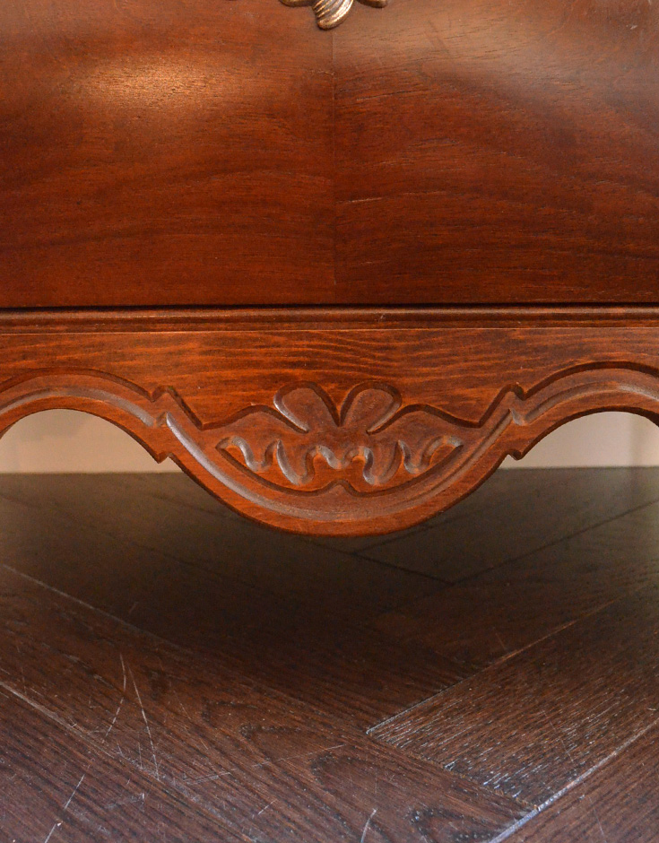 j-1154-f アンティークチェストの彫り