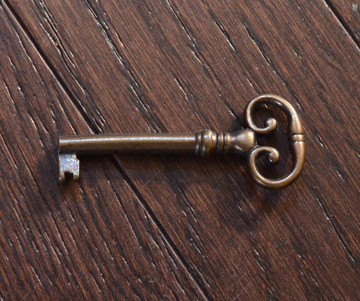 j-1154-f アンティークチェストの鍵