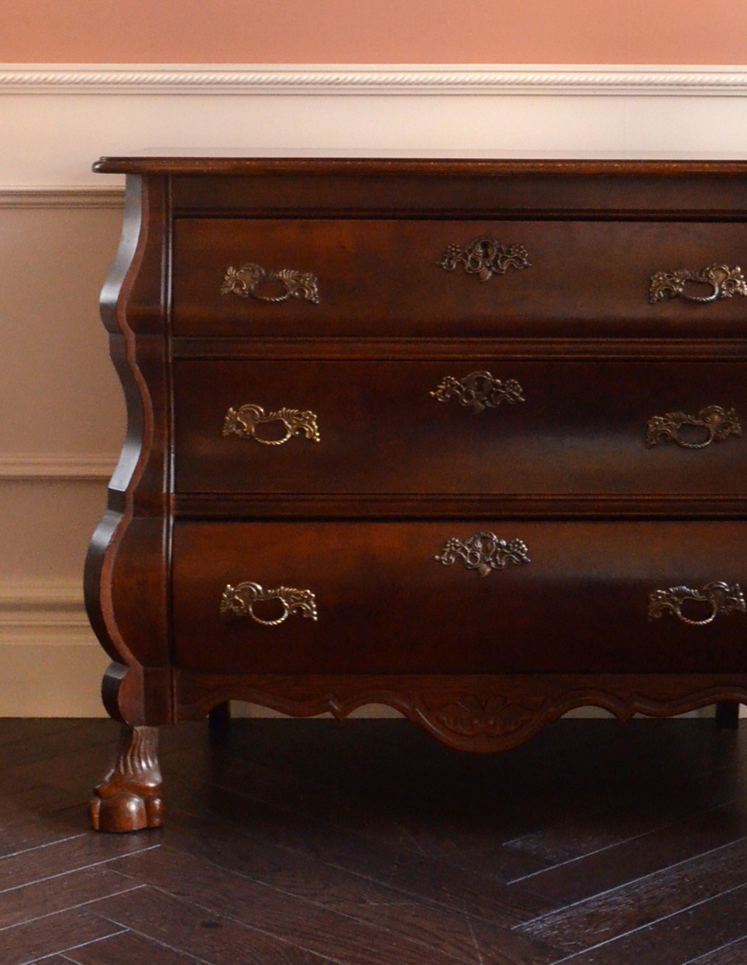 j-1154-f アンティークチェストのアップ