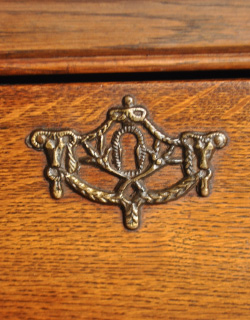 j-1164-f アンティークチェストの装飾