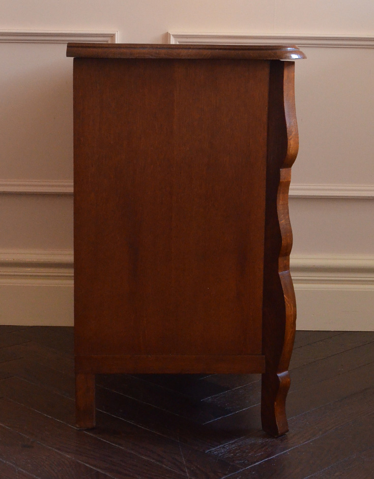 j-1165-f アンティークチェストの横