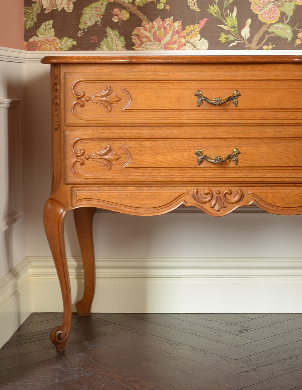 j-1219-f アンティークチェストのアップ