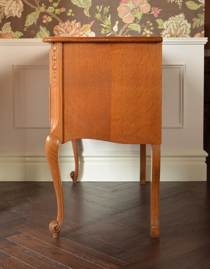 j-1219-f アンティークチェストの横