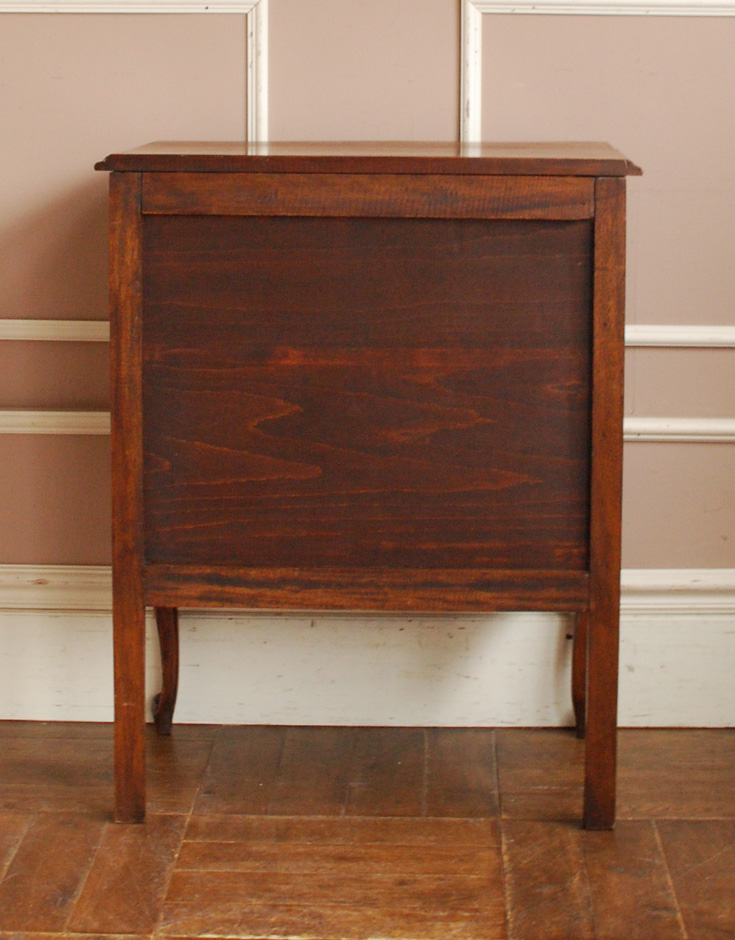 j-1233-f アンティークチェストの後ろ