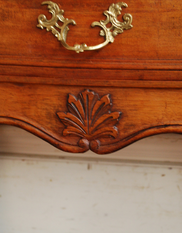 j-1233-f アンティークチェストの飾り