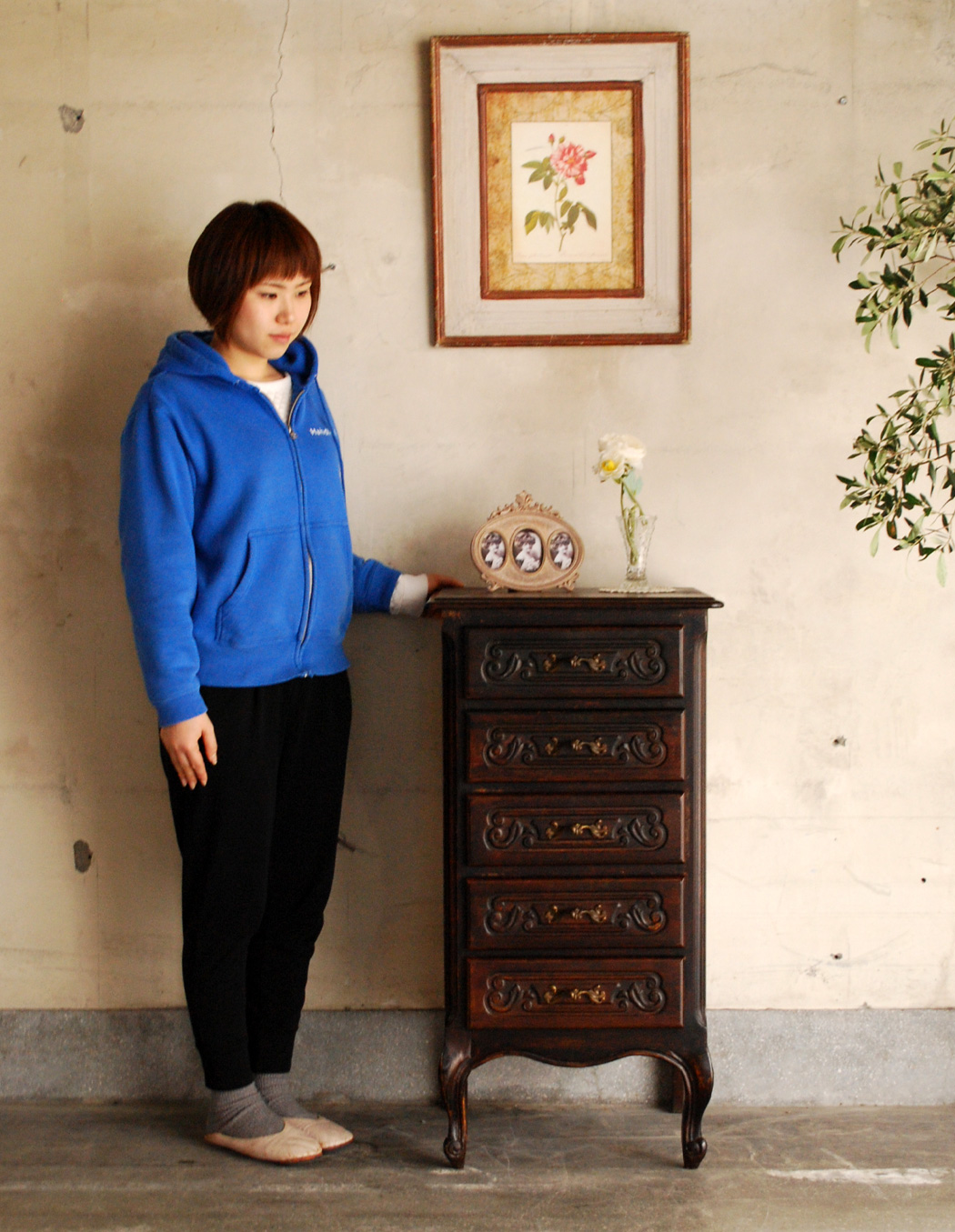 j-1234-f アンティークチェストのモデル入り