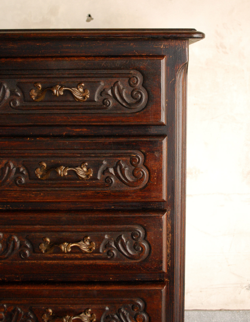 j-1234-f アンティークチェストのアップ