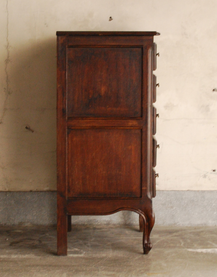 j-1234-f アンティークチェストの横