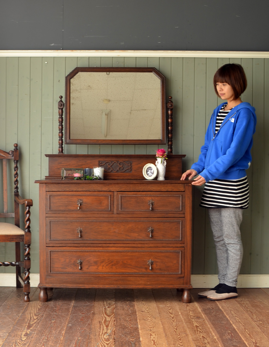 j-1258-f アンティークドレッシングチェストのモデル入り