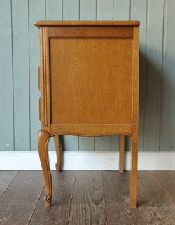 小さくて可愛いのにとっても便利！フランスの小さなチェスト