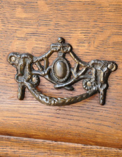 優雅なフランスの香り漂う、使って便利なアンティークチェスト