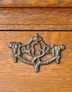 優雅なフランスの香り漂う、使って便利なアンティークチェスト