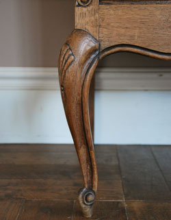 寝室や書斎にオススメ！優雅な猫脚のフレンチチェスト