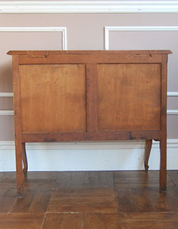 寝室や書斎にオススメ！優雅な猫脚のフレンチチェスト