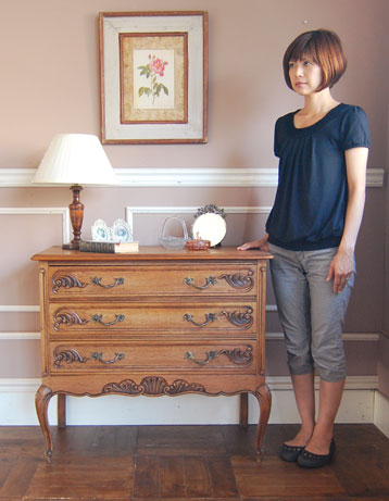 寝室や書斎にオススメ！優雅な猫脚のフレンチチェスト