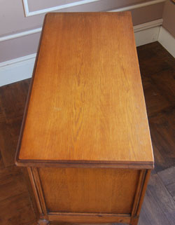 寝室や書斎にオススメ！優雅な猫脚のフレンチチェスト