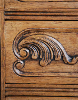 寝室や書斎にオススメ！優雅な猫脚のフレンチチェスト