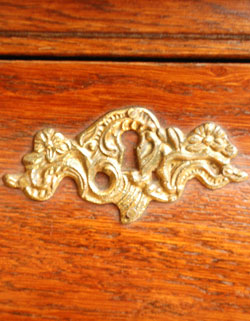 優雅なフランスの香り漂う使って便利なアンティークチェスト