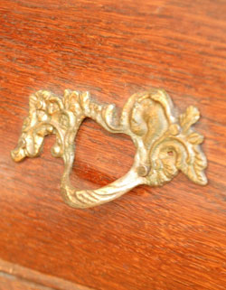 優雅なフランスの香り漂う使って便利なアンティークチェスト