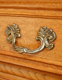 どんな場所でも使いやすい大きさが自慢
アンティーク　チェスト