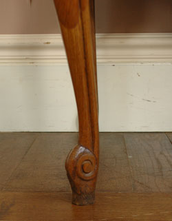 どんな場所でも使いやすい大きさが自慢
アンティーク　チェスト