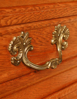 どんな場所でも使いやすい大きさが自慢
アンティーク　チェスト