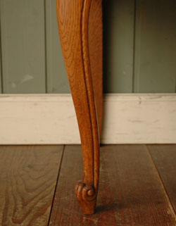 どんな場所でも使いやすい大きさが自慢
アンティーク　チェスト