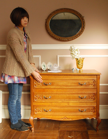 寝室や書斎にオススメ！優雅な猫脚のフレンチチェスト