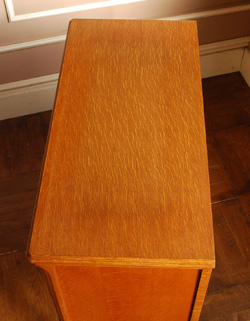 寝室や書斎にオススメ！優雅な猫脚のフレンチチェスト