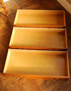 寝室や書斎にオススメ！優雅な猫脚のフレンチチェスト