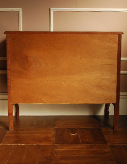 寝室や書斎にオススメ！優雅な猫脚のフレンチチェスト