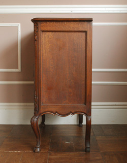 優雅なフランスの香り漂う使って便利なアンティークチェスト