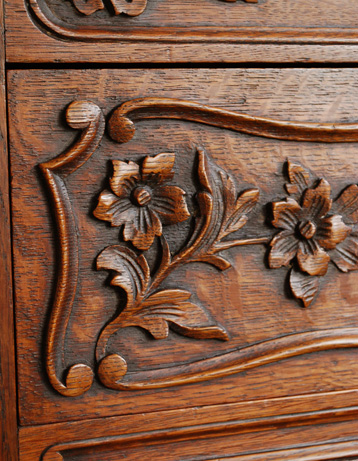 優雅なフランスの香り漂う使って便利なアンティークチェスト