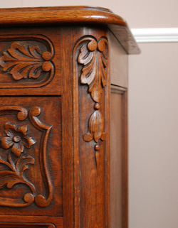 優雅なフランスの香り漂う使って便利なアンティークチェスト