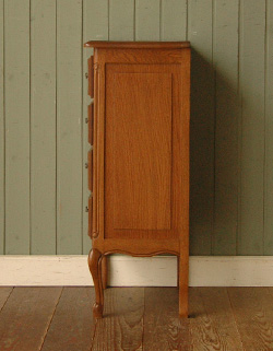 優雅なフランスの香り漂う使って便利なアンティークチェスト