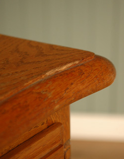 優雅なフランスの香り漂う使って便利なアンティークチェスト