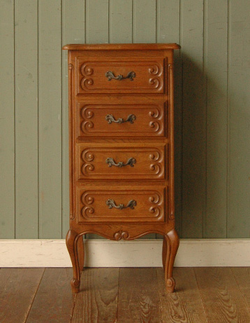 優雅なフランスの香り漂う使って便利なアンティークチェスト