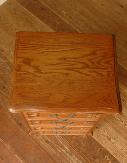 優雅なフランスの香り漂う使って便利なアンティークチェスト