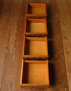 優雅なフランスの香り漂う使って便利なアンティークチェスト