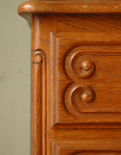 優雅なフランスの香り漂う使って便利なアンティークチェスト