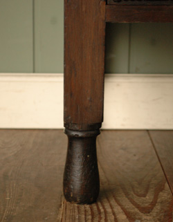 大人カラーがかっこいい!落ち着きのあるアンティークチェスト