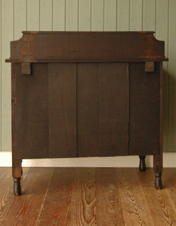 大人カラーがかっこいい!落ち着きのあるアンティークチェスト