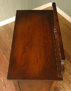 大人カラーがかっこいい!落ち着きのあるアンティークチェスト